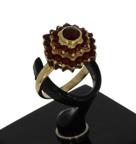 Granaten entourage ring 18 karaats goud handgemaakt sieraad
