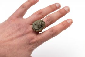 Lava camee 14k gouden antieke ring portret man 19e eeuws