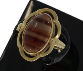 14 karaats gouden klassieke dames ring met streepagaat