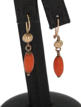 Bloedkoraal antiek set gouden oorbellen met pegels