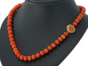 Bloedkoraal antiek collier fraaie bollen gouden sluiting dames juweel