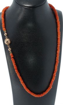 Bloedkoralen antiek fijn collier 14k gouden slot en inlakbollen