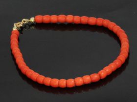 Bloedkoraal vintage armband 14k gouden veerringslot