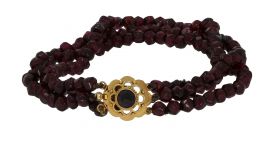 Granaten dames / kinder armband aan 14 karaats gouden slot