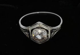 14 karaats gouden Art Deco ring met kussengeslepen diamant