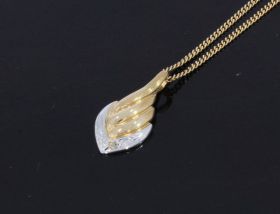 Design hanger 14 karaats goud met 2 diamantjes
