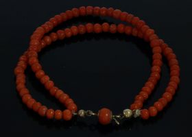 Antieke bloedkoraal armband gouden slot