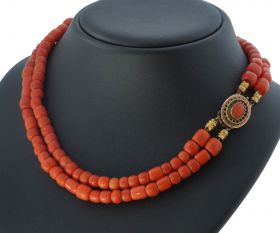 Bloedkoraal ketting antiek 19e eeuws met 14 karaats gouden sluiting