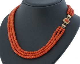 Camee antiek 14k gouden slot met 3-snoers bloedkoralen ketting