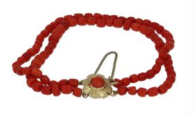 Bloedkoraal vintage armband gouden slot bloem