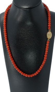 Bloedkoraal antieke ketting 14k gouden fraaie sluiting