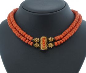 Bloedkoralen ketting vooraanzicht