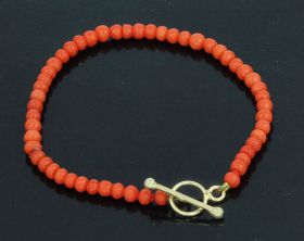 Antieke armband bloedkoraal 14k gouden kapittel slot