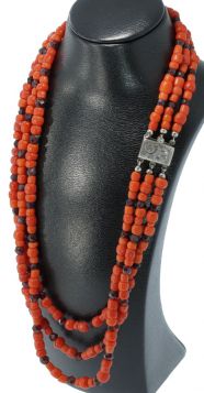 Bloedkoraal vintage ketting zilveren sluiting granaat kralen