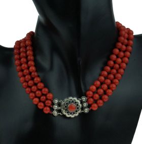 3-strengs bloedkoraal bolletjes ketting groot zilveren slot