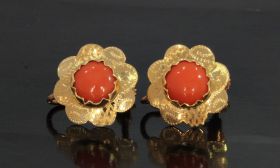 Bloedkoraal cabochon 14k gouden set dames oorbellen schroefmodel