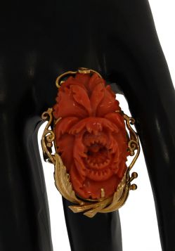 Unieke 18 karaats gouden ring met bloedkoraal roos bloem