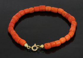Tonnetjes bloedkoralen armband 14k gouden sluiting