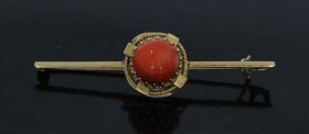 14 karaats gouden antieke broche bloedkoraal bouton
