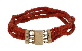 Fijne bloedkoraal antieke armband 14 karaats gouden sluiting