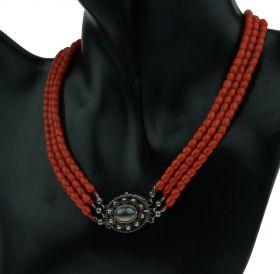 Bloedkoraal ketting met zilveren slot