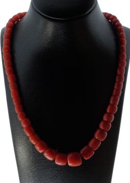 Bloedkoraal oplopende kralen ketting 14k gouden sluiting