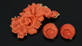 Handgesneden bloemen roos ketting hanger broche oorbellen bloedkoraal
