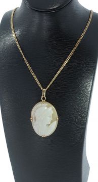 Gouden ketting met griekse godin athene