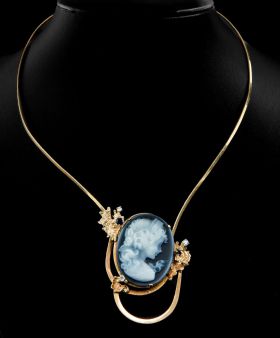 Spang collier design 14 karaats goud blauwe camee diamant saffier topaas