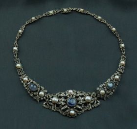 Koninklijk gouden en zilveren collier tientallen roosdiamanten saffieren parels