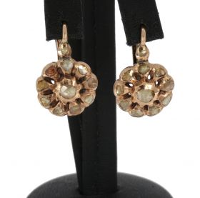 Antiek set gouden oorbellen met een entourage van 22 roosgeslepen diamanten