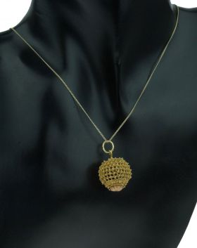 Antieke 14k gouden filigraine bewerkte Zeeuwse knop bol ketting hanger