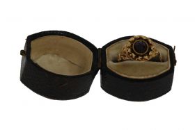 19e eeuwse antiek gouden ring met granaat ca. 1850 in foedraal