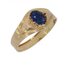 14 karaats geelgouden stijve klemarmband, slavenarmband, met Lapis Lazuli edelsteen in fraaie zetting met bloemversieringen. Betreft een robuuste uitvoering van bijna 21 gram, draaglengte ca. 17cm(afmetingen binnenzijde 57x50mm), breedte bovenzijde armban