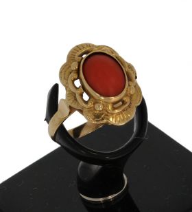 14 karaats gouden klassieke retro dames ring bloedkoraal