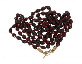 Granaten antiek collier lang model 14 karaats gouden kapittel slot