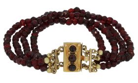 Granaten 4-strengs vintage armband fraai 14 karaats gouden slot