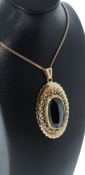 Grote 14 karaats gouden bewerkte ketting hanger granaat