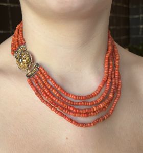 Bloedkoraal 5-strengs antieke ketting 14k gouden slot filigrain bloem