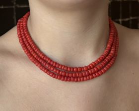 3-snoers antieke bloedkoraal ketting fraai 14k gouden slot