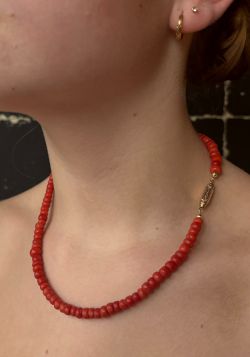 Bloedkoraal antiek collier warme kleur kralen 14k gouden slot vintage