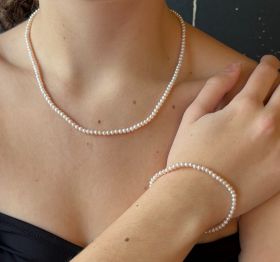 Set ketting en armband parels 14 karaats gouden sluitingen