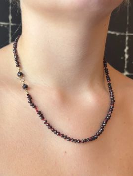 Granaten sluiting 14 karaats goud aan granaten collier antiek