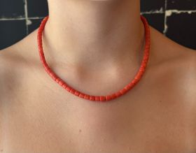 Tonnetjes bloedkoraal vintage collier 14k gouden sluiting