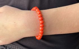 Kaasjes en tonnetjes bloedkoraal antieke armband 14k gouden slot