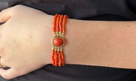 Bloedkoraal antieke armband 4-strengs 14k gouden slot