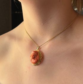 Camee bloedkoraal fraaie 14k gouden ketting hanger broche