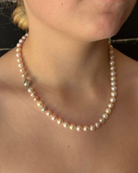 Diamanten 14k gouden sluiting rosekleurige parel ketting