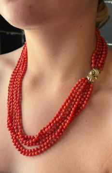 Vintage bloedkoraal ketting fraai 14k gouden sierslot