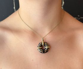 Fidia zwart geëmailleerde ketting hanger 18 karaats goud